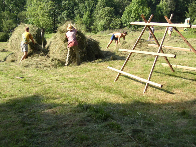 Slunce zapadá a pracuje se z plných sil
