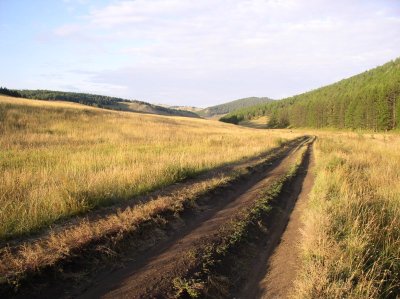 Late afternoon on the road to Uzury